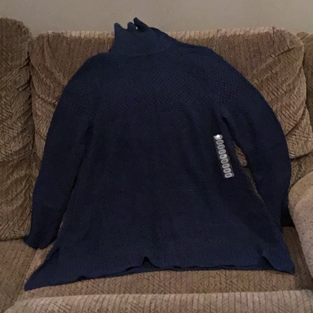 EIGHT new turtle neck sweater